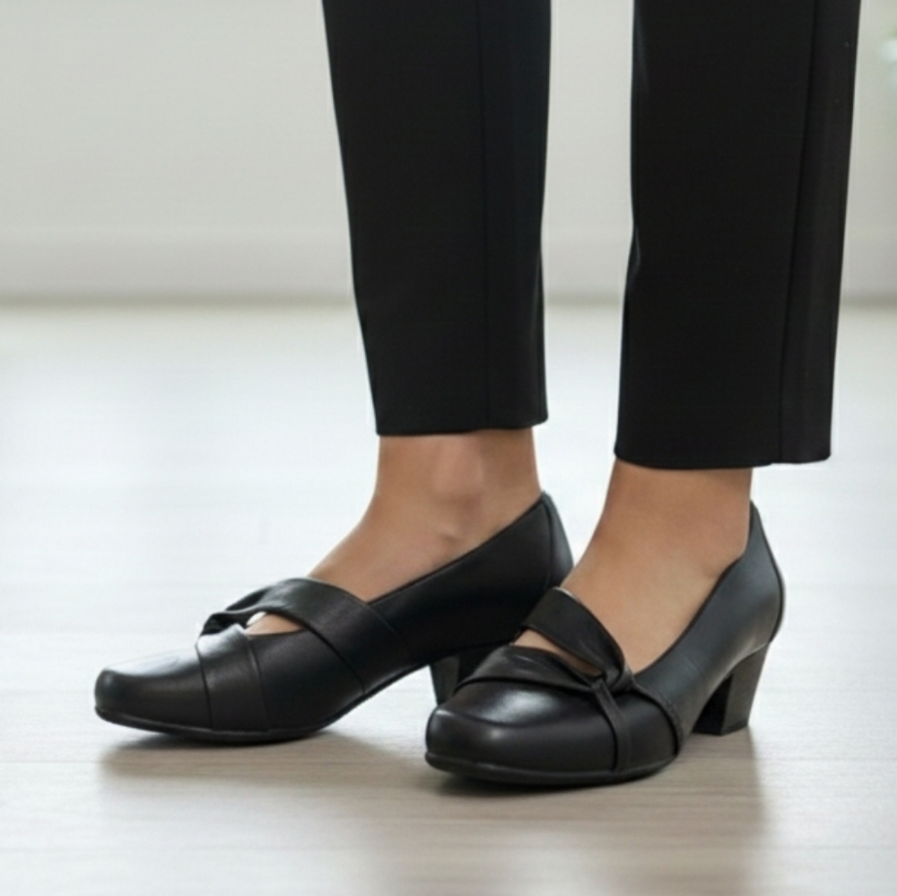 Clarks Black Leather Comfort Heels Size 10W Wide | Mary Jane Style Low Heel